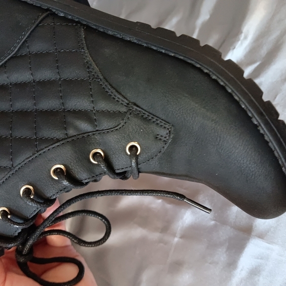 Place Black Boots Size 6 Y2K Grunge Hipster Motorcycle Biker Combat Gold Zip Lac - Picture 11 of 17